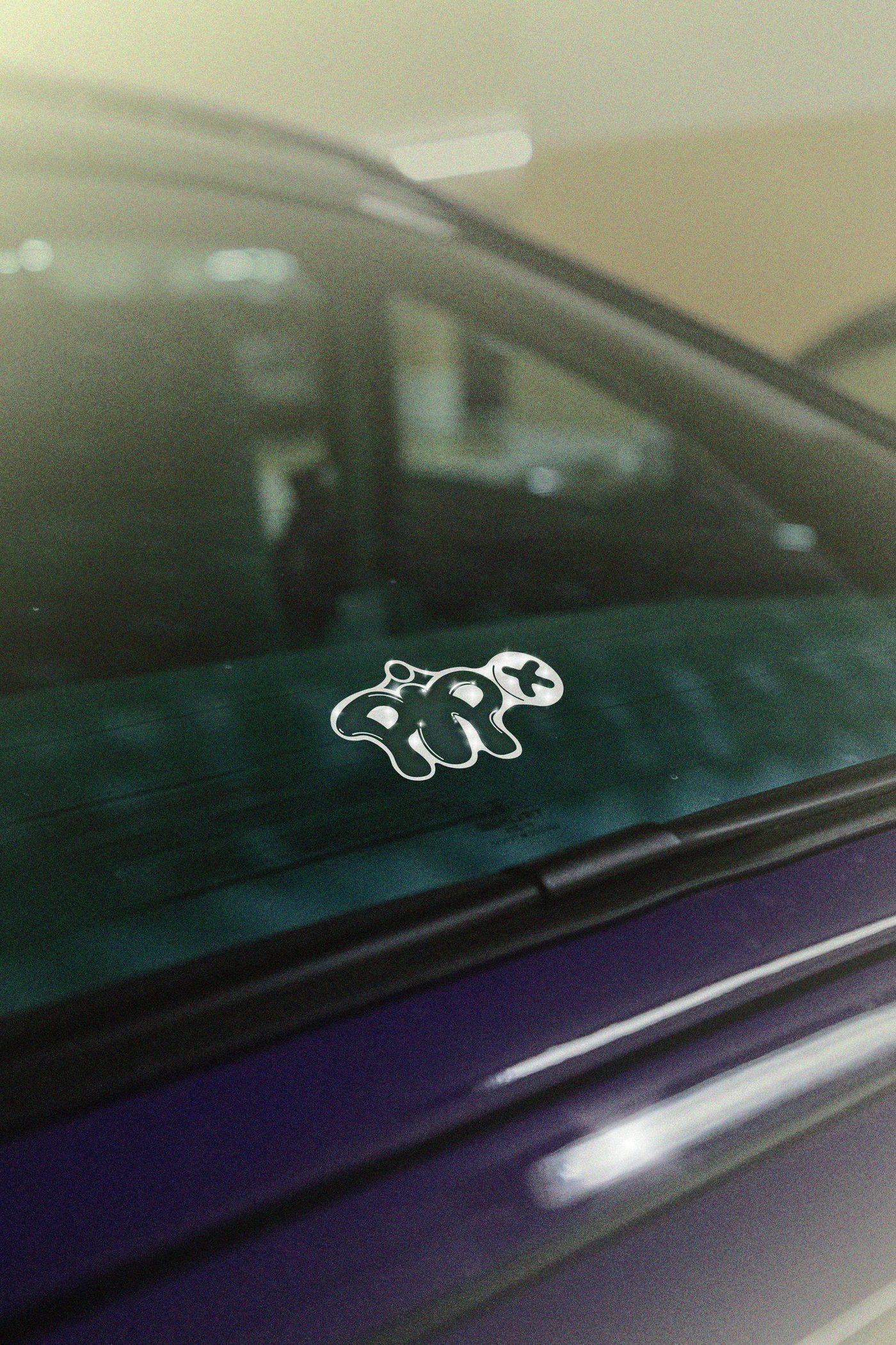 Sticker PIPx appliqué sur véhicule