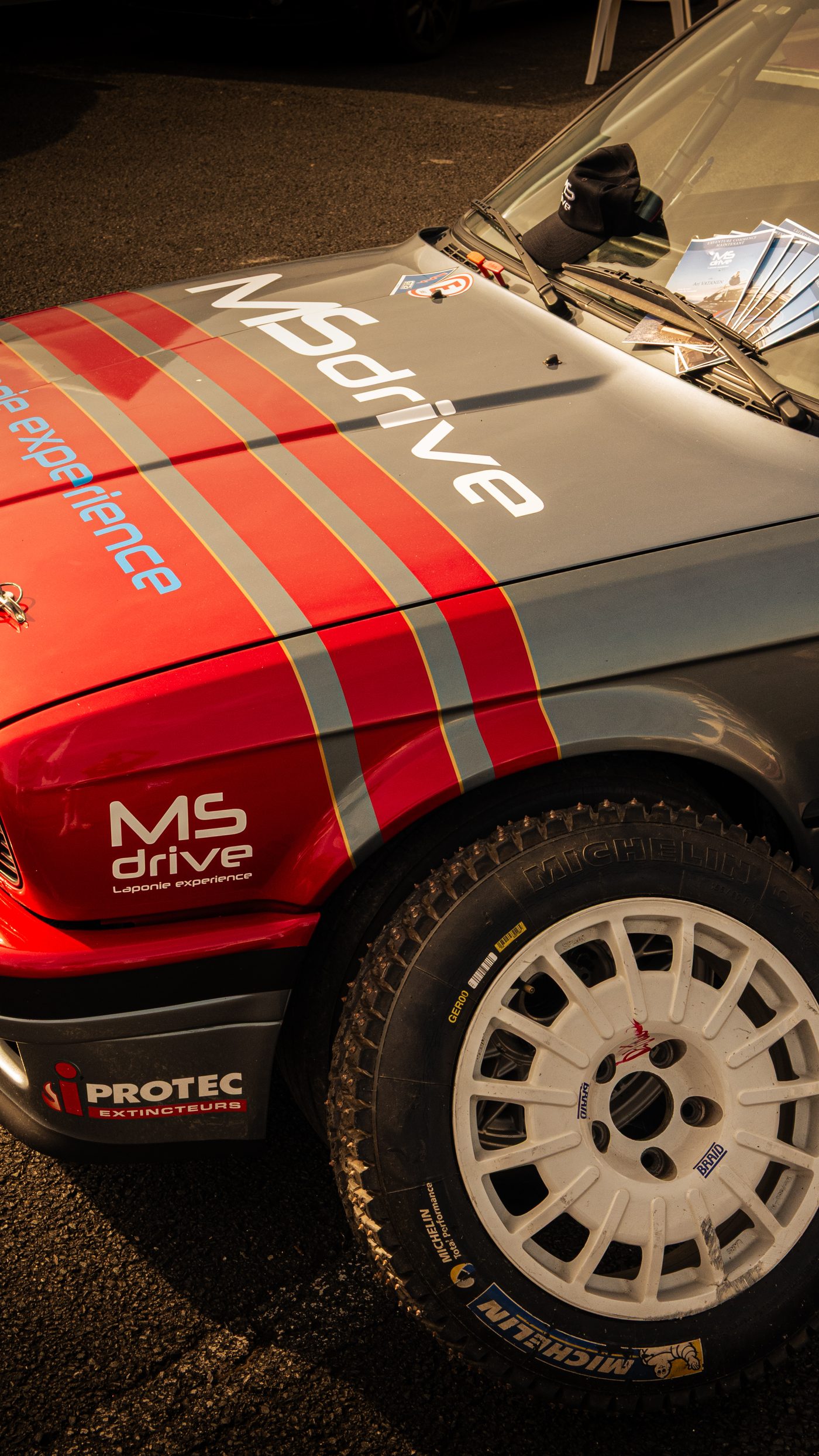 Voiture de rallye MS Drive